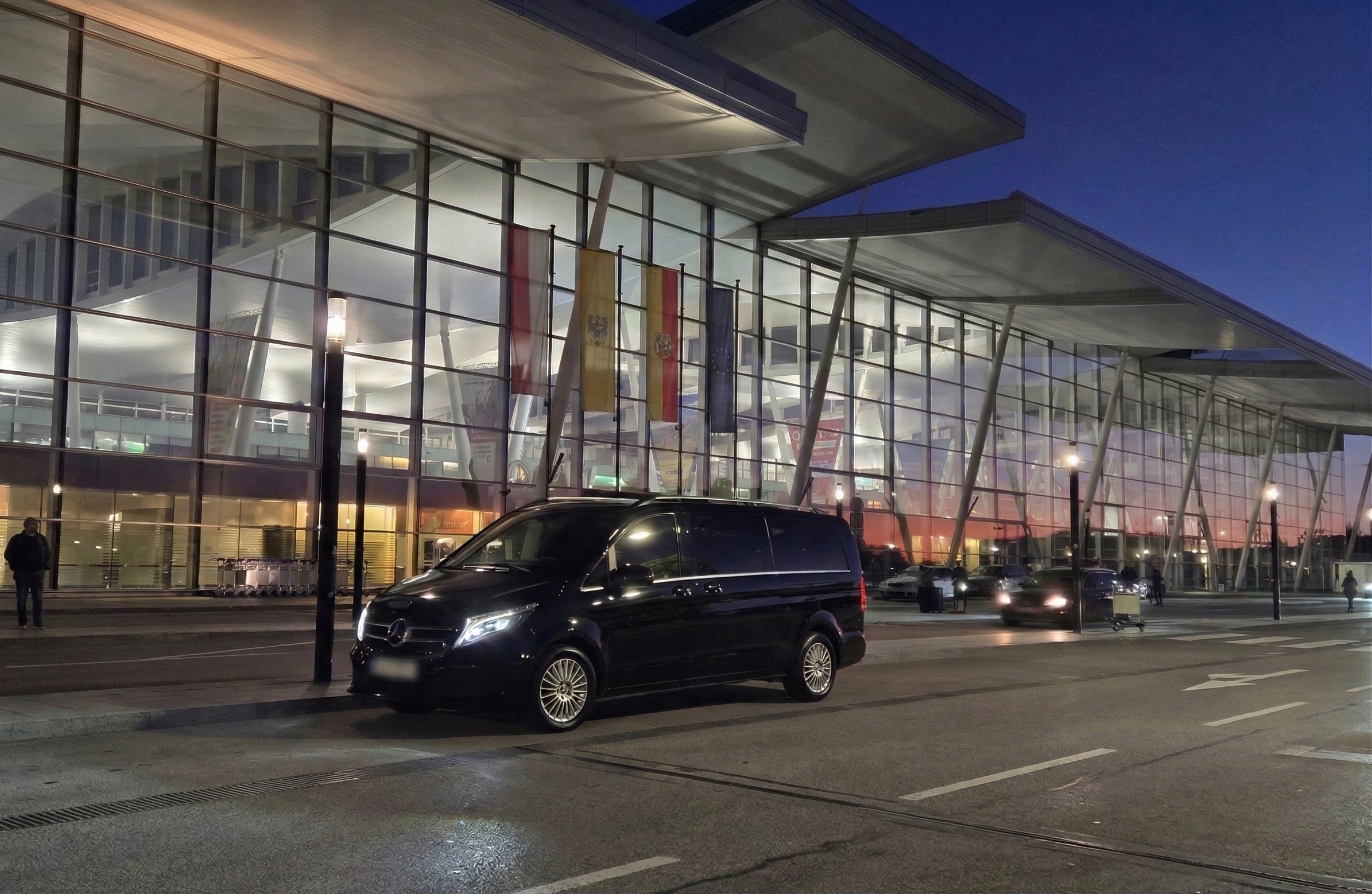 Luksusowy van Mercedes V Class VIP na wynajem we Wrocławiu, 7 miejsc pasażerskich