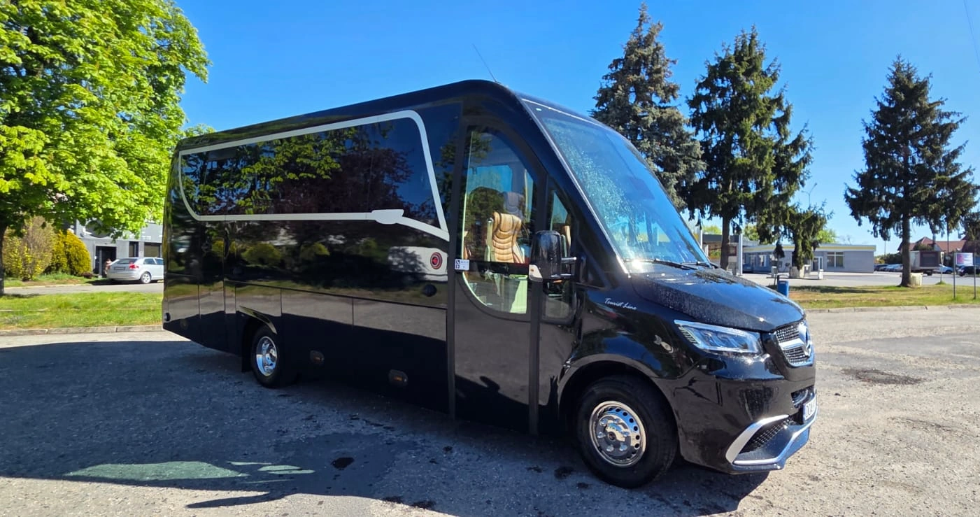 Wygodny bus pasażerski Mercedes Sprinter na wynajem we Wrocławiu, 20 miejsc